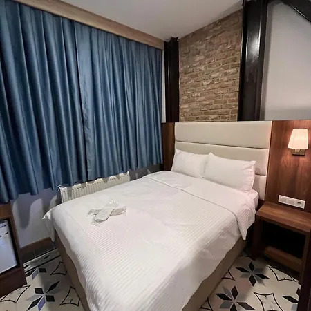 Andi Otel
