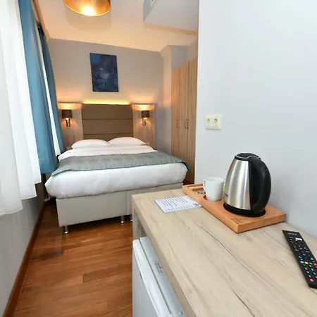Andi Otel