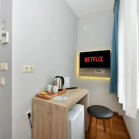 Ξενοδοχείο Andi 2*